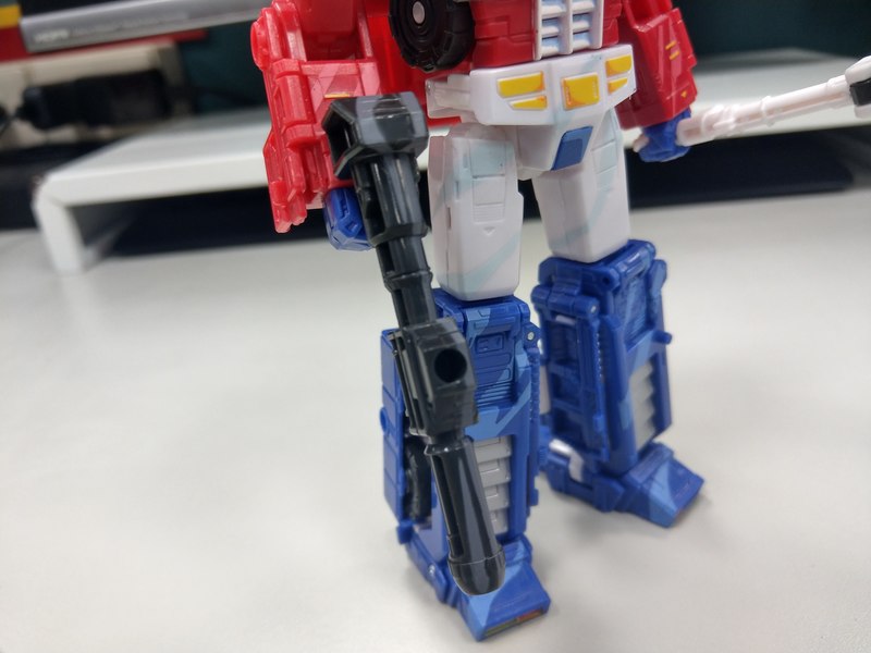 Transformers Siege Classic Animation Optimus Prime In Hand Photo Gallery 13 (13 of 24)